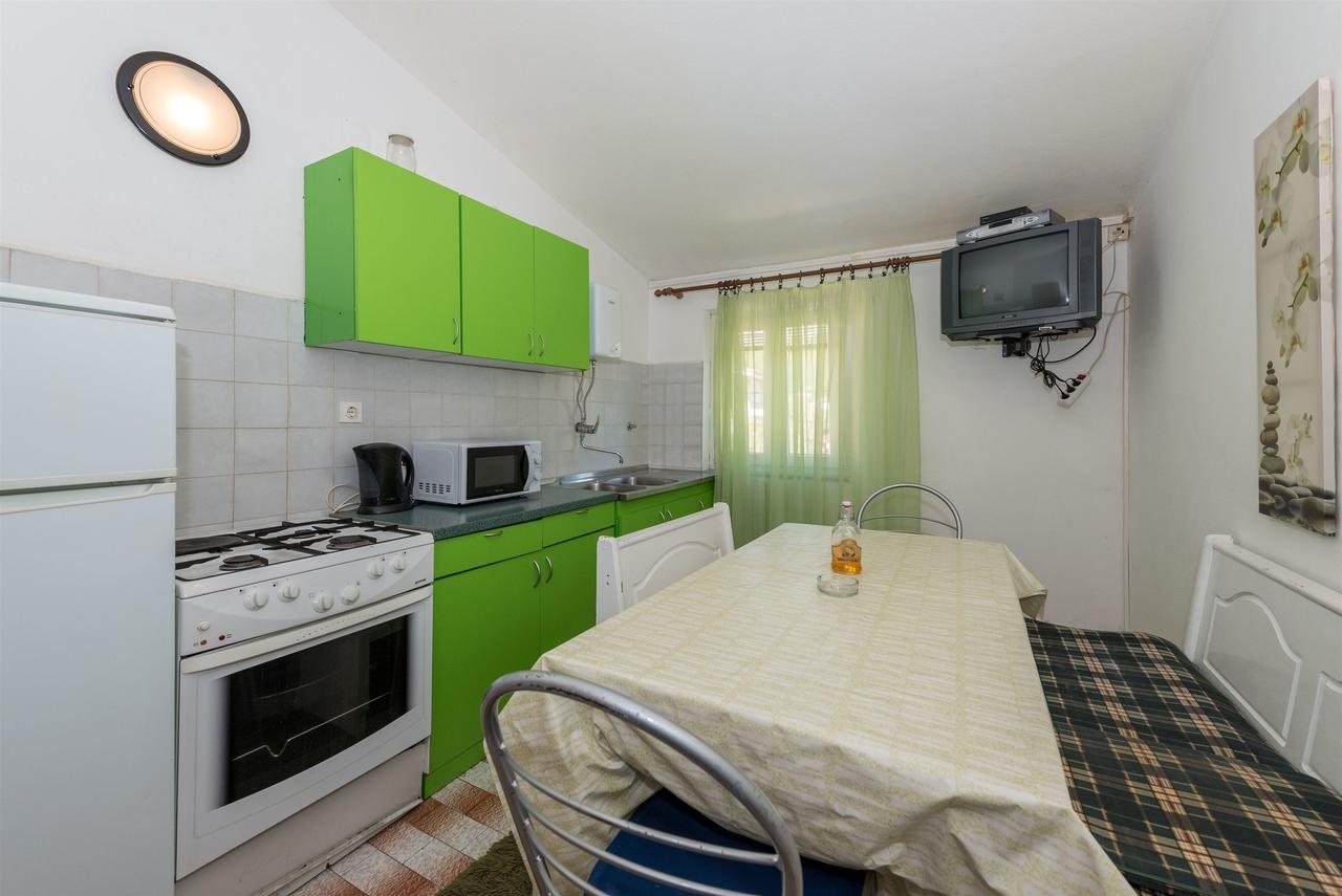 Apartments And Rooms Dragica Starigrad Paklenica Exterior foto
