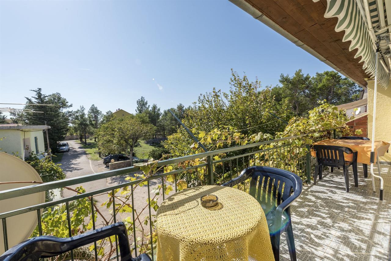 Apartments And Rooms Dragica Starigrad Paklenica Exterior foto