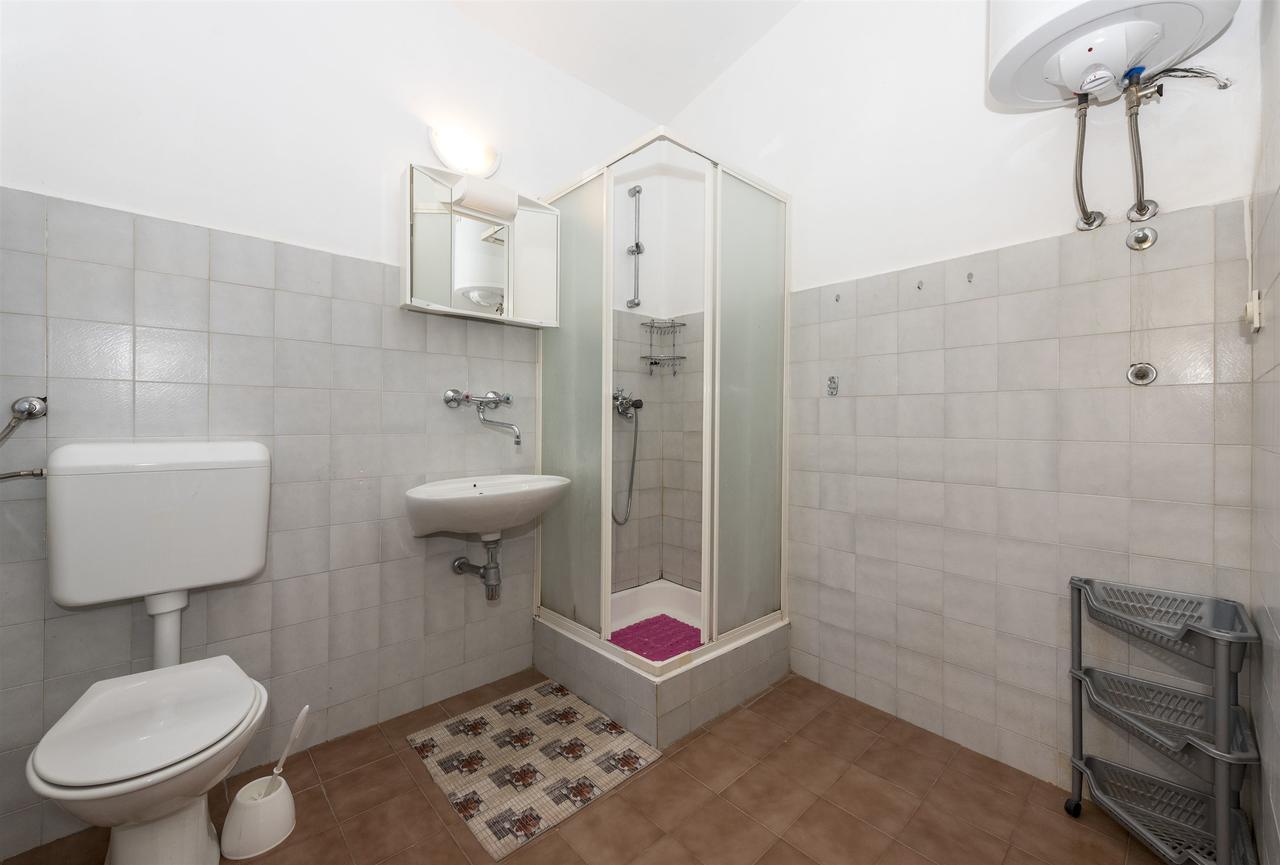Apartments And Rooms Dragica Starigrad Paklenica Exterior foto