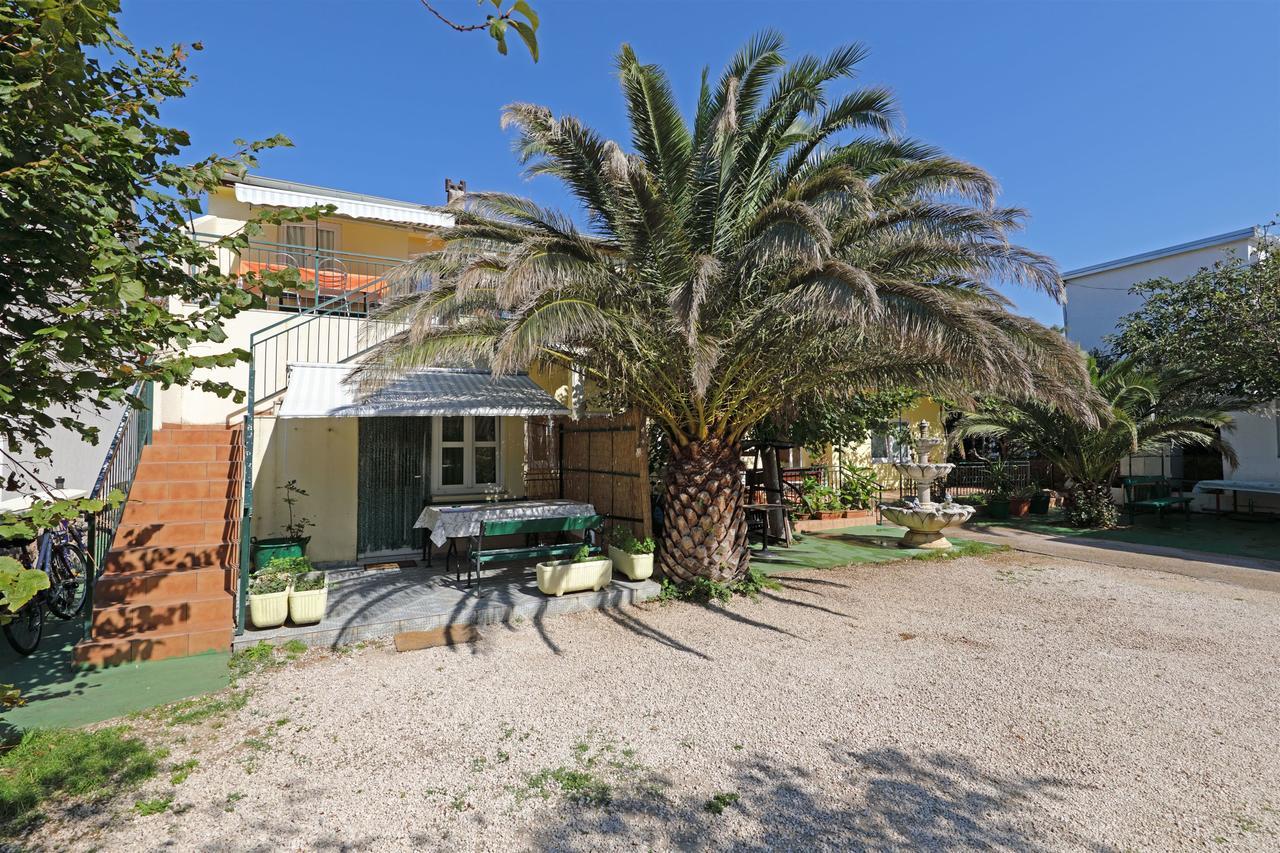 Apartments And Rooms Dragica Starigrad Paklenica Exterior foto
