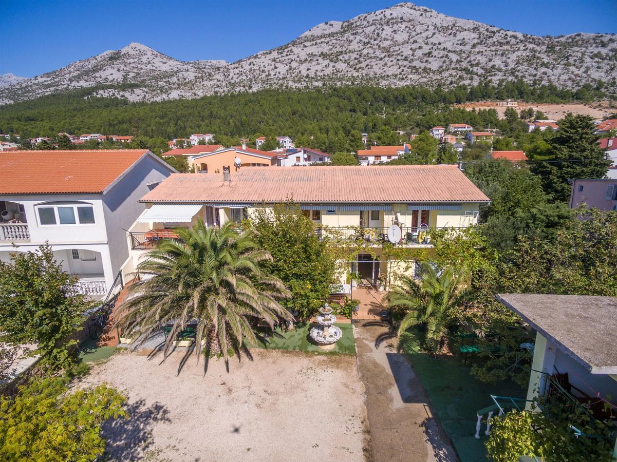 Apartments And Rooms Dragica Starigrad Paklenica Exterior foto
