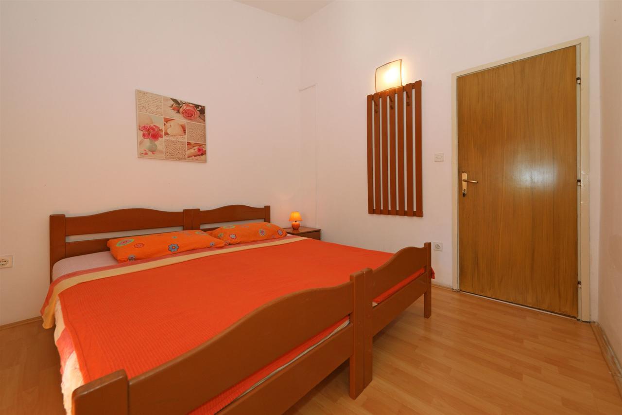 Apartments And Rooms Dragica Starigrad Paklenica Exterior foto